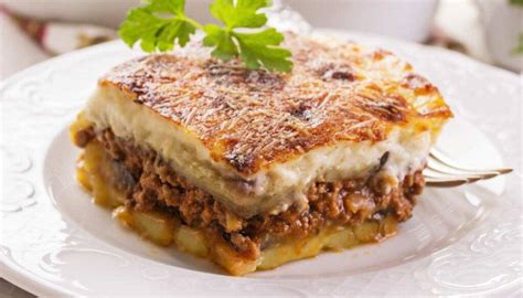 Moussaka greca | Ricetta originale e semplice per prepararla in casa