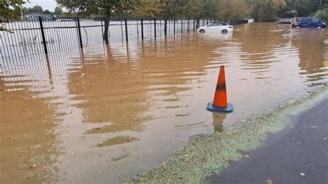 Bewdley man 'fuming' over failure to erect town's flood defences - BBC News