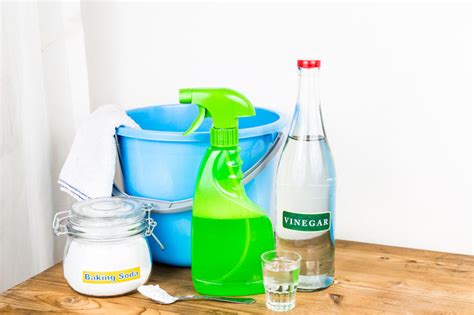 Cleaning Aluminum With Vinegar: Everything You Need to Know - AZ Rust