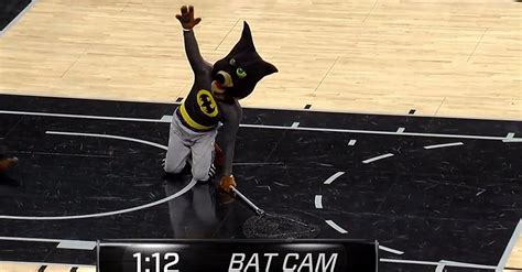 Dressed as Batman, San Antonio Spurs mascot takes on an actual bat