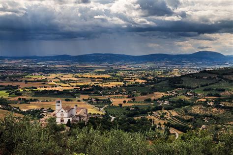 Umbrian countryside | Countryside, Natural landmarks, Outdoor