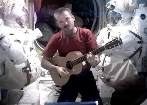 Astronaut Chris Hadfield Covers David Bowie’s “Space Oddity”…from Space ...