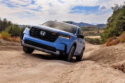 2023 Honda Pilot Racks Up Space, Safety, Off-Road Chops for TrailSport | Cars.com