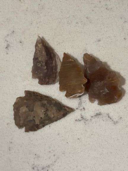 Lot of Assorted Arrowheads - Trice Auctions