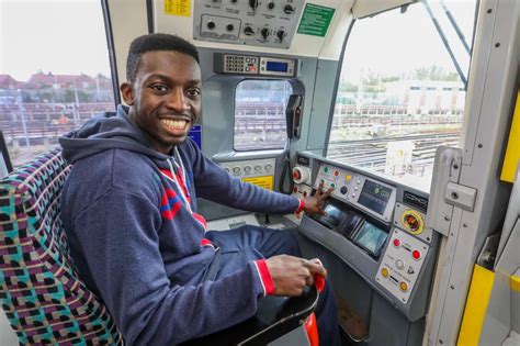 Colour blind man permitted to drive London Underground Tube trains - We ...