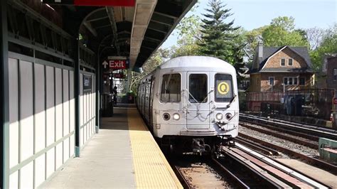 MTA NYC Subway Q train arriving at Avenue H - YouTube