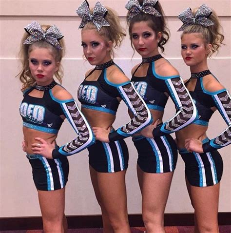 love these uniforms!! | Cute cheerleaders, Sporty hairstyles, Women