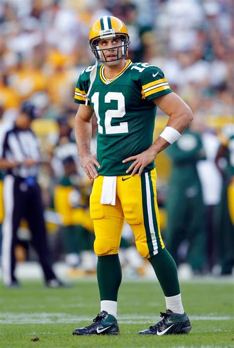 Aaron Rodgers makes that uniform look goooooood. | Green bay packers, Nfl football games, Green bay