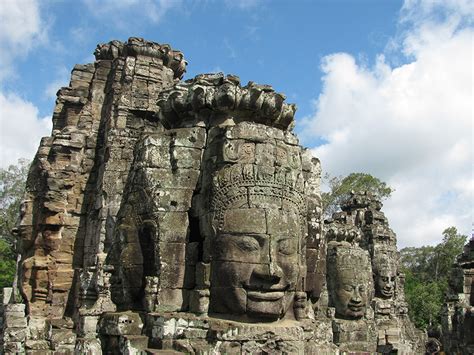 35 Amazing Photos from the Ruins of Angkor Wat Vishnu Temple in Cambodia