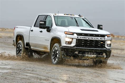 2020 Chevy Silverado 2500 HD Custom Pros and Cons Off-Road