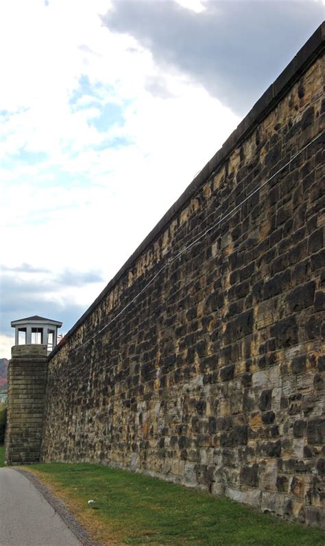 Moundsville Penitentiary Ghosts Excite Tourists - HUS