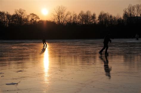 Five Reasons Climate Change Is Bad News for Pond Hockey Fans | ClimateWest