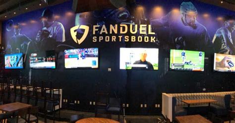 Flutter Entertainment's Stock Forecast as FanDuel Leads DraftKings