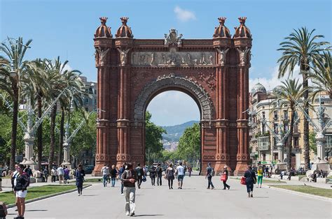 Visit Barcelona’s Arc de Triomf - Tiplr