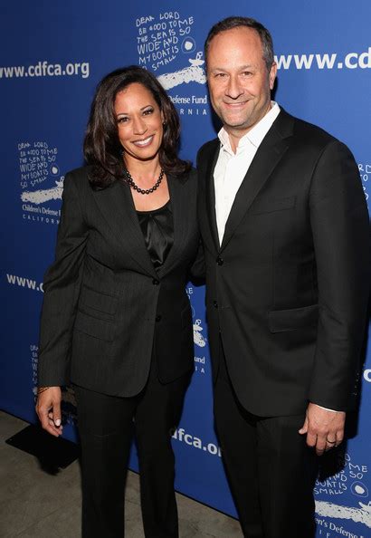 Kamala Harris 2024: Husband, net worth, tattoos, smoking & body measurements - Taddlr