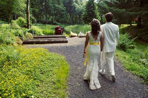 Portland Wedding Coordinator: An Oregon Garden Wedding Inspiration for a Stylish Manhattan Bride