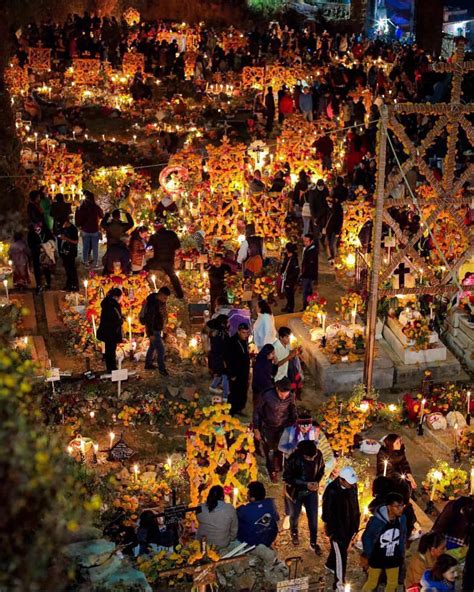 Así se vive el Día de Muertos en los panteones más emblemáticos de México