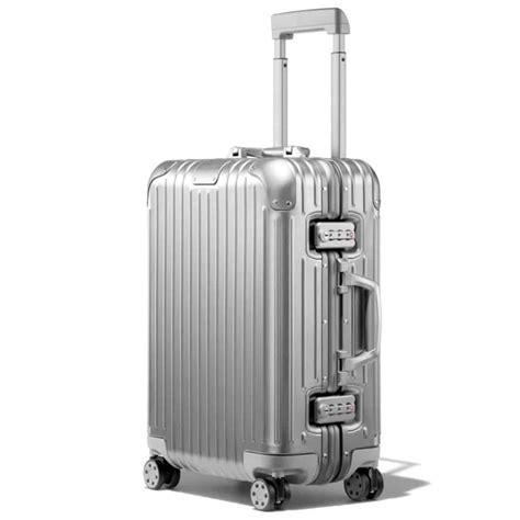 Rimowa Luggage Review - Must Read This Before Buying