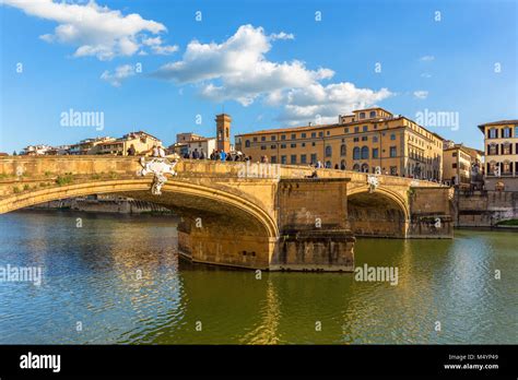 Ponte Santa Trinita bridge in Florence Stock Photo - Alamy