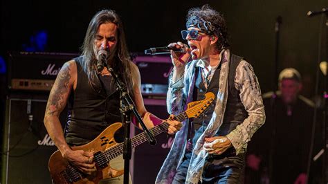 Gary Cherone says Extreme’s new album has some of Nuno Bettencourt's ...