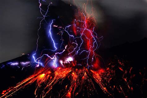 Sakurajima & volcanic lightning All Nature, Amazing Nature, Nature Pics, Long Exposure ...