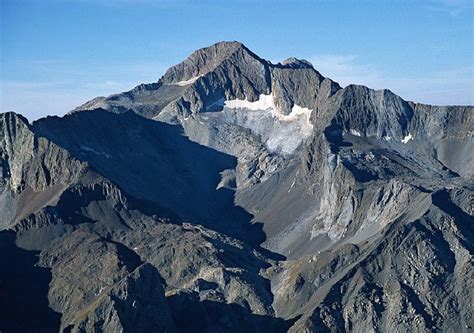 Pyrenees a hiking day from Barcelona the best choise in your travel