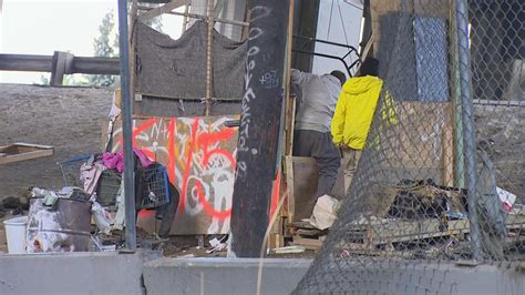 Ship Canal Bridge homeless encampment has neighbors concerned | king5.com