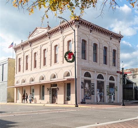 Holiday Happenings - Visit Brenham Texas