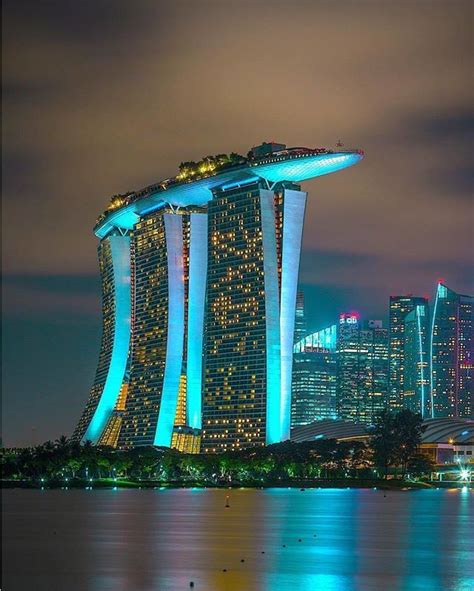 Marina Bay Sands Hotel in #Singapore design by Moshe Safdie Architects ...