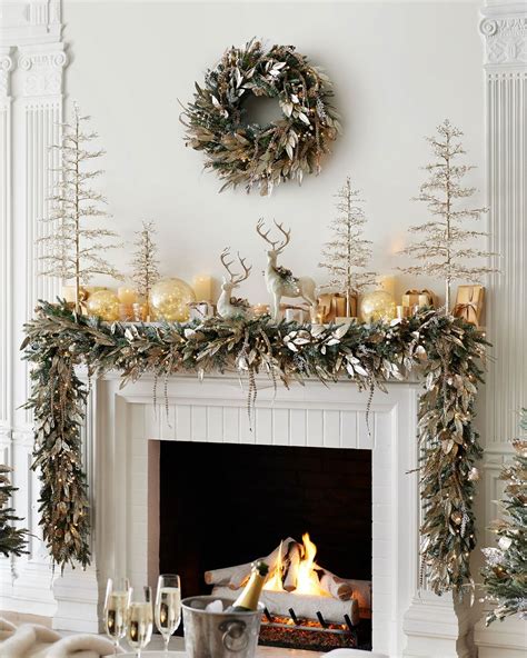 35 Enchanting Ways to Festoon Your Christmas Mantel