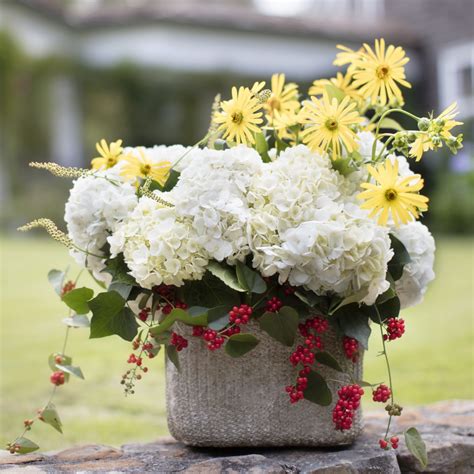 Our Favorite Hydrangea Arrangements | Flower Magazine