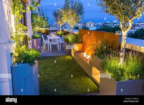 Contemporary roof terrace design Stock Photo - Alamy