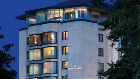 Haute Travels™: Haute Spot: The Four Seasons Hotel London at Park Lane