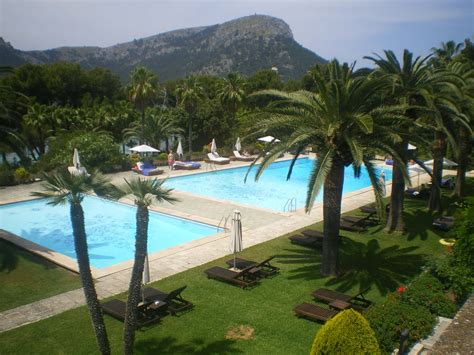 Vintage Waves: Catwalk @ Formentor Barceló Hotel / Mallorca