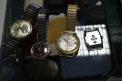 Lot 30 - A small collection of four vintage watches.