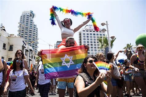 13 Photos of the Largest Pride Parade in the Middle East — Tel Aviv!