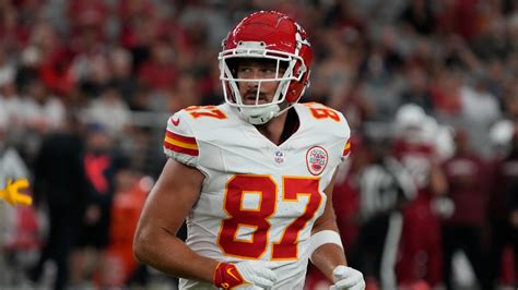 Report: Chiefs’ Kelce to test knee in morning workout, game-time ...