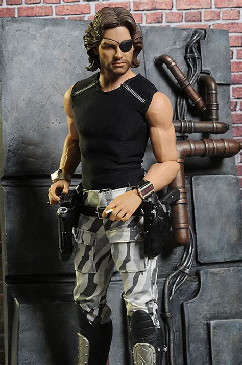 Review and photos of Escape from New York Snake Plissken action figure