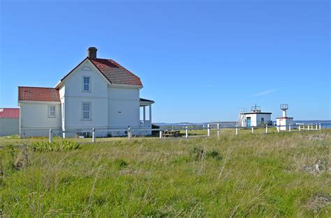 Neal's Lighthouse Blog: Marrowstone Point Lighthouse, Marrowstone Island, Washington