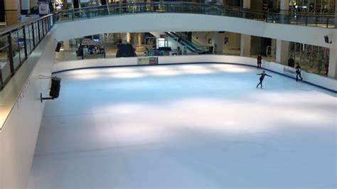 Lloyd Center to shrink ice skating rink