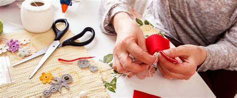 Dementia-Friendly Summer Crafts | Freedom Pointe