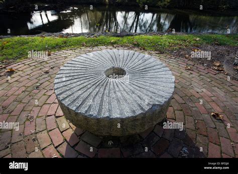 An old stone grist mill wheel outside the Brandywine River Museum Stock ...