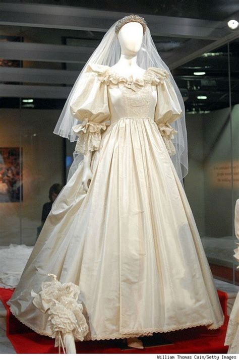 29 JULY 1981: A WEDDING DRESS FOR DIANA | Vestidos de novia, Vestidos ...