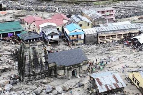 Kedarnath Flood / Big Stone Behind Kedarnath Temple Which Diverted ...