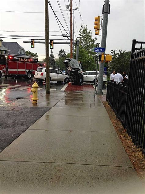 Accident near Bridgeport Hospital did not result in life-threatening injuries