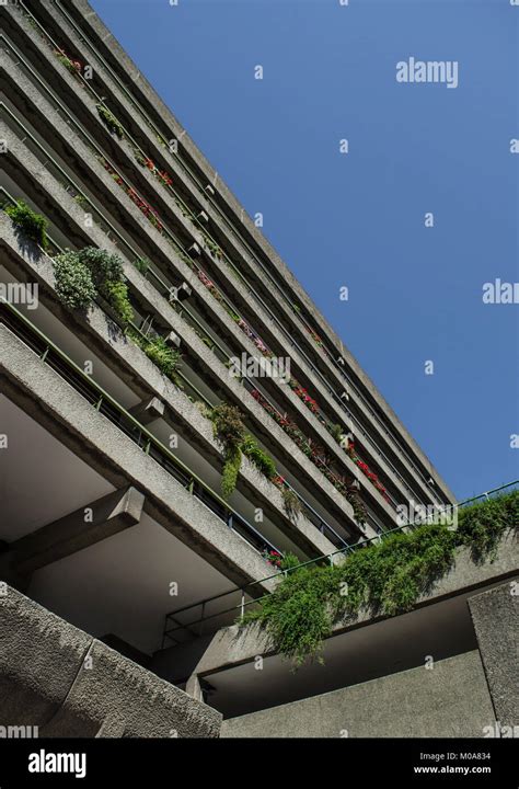 Flats balcony uk sky hi-res stock photography and images - Alamy