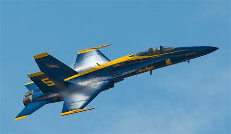 Blue Angels F/A-18 made an emergency landing in California - AIRLIVE