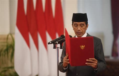 Daftar Lengkap Reshuffle Kabinet Jokowi dari Periode Pertama hingga Kini : Okezone Nasional