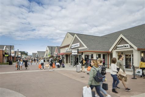 About Woodbury Common Premium Outlets® - A Shopping Center in Central Valley, NY - A Simon Property