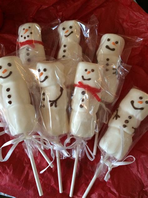 Chocolate covered marshmallow snowmen! | Christmas candy crafts, Diy christmas presents ...